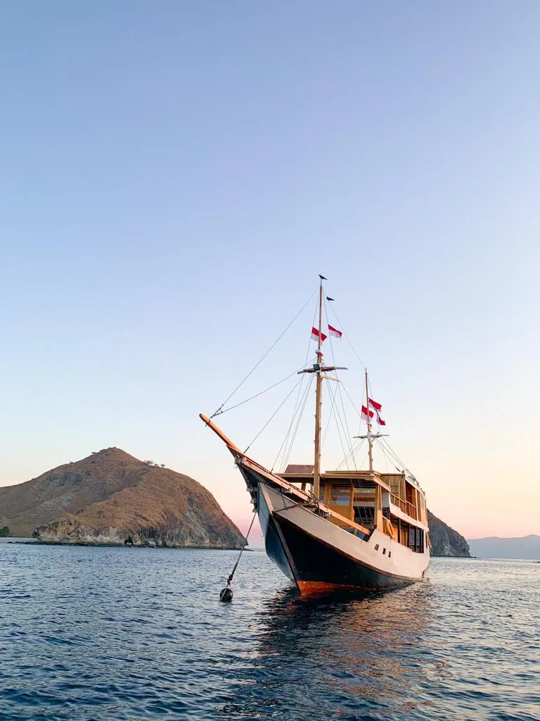 Komodo Liveaboard Superior Phinisi Lipra