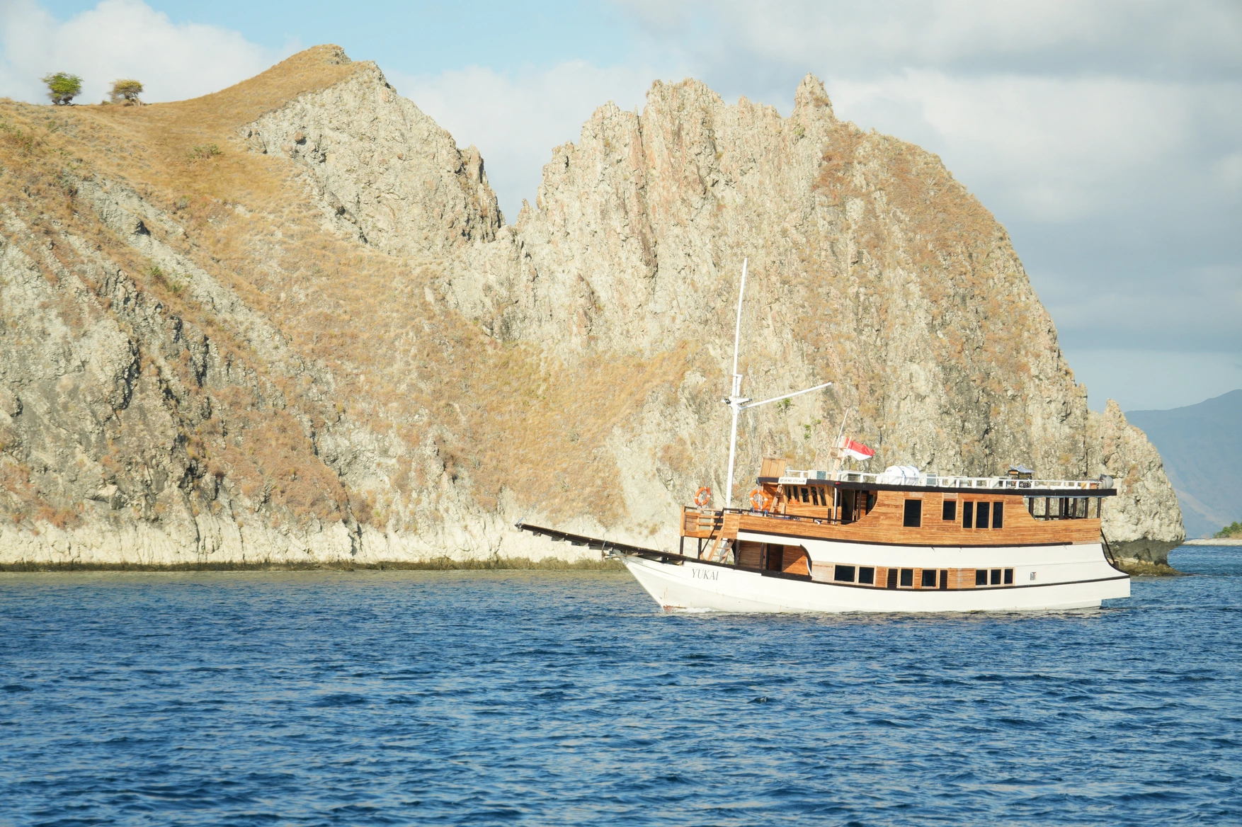 Open Trip Labuan Bajo Kapal Phinisi Superior Yukai