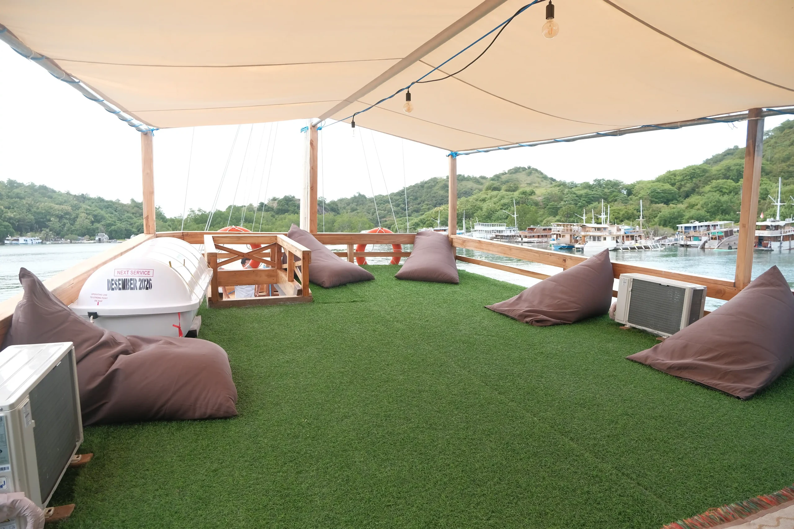 Sewa Kapal Phinisi Deluxe Labuan Bajo Arora