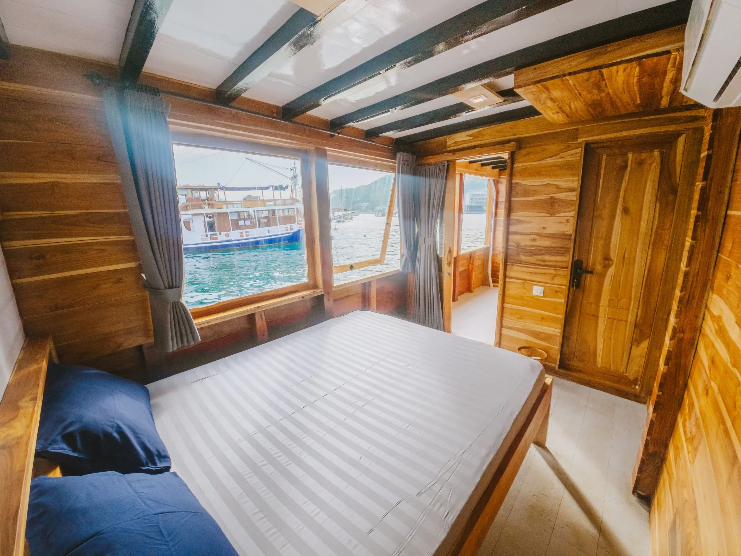 Sewa Kapal Phinisi Deluxe Labuan Bajo Maheswari