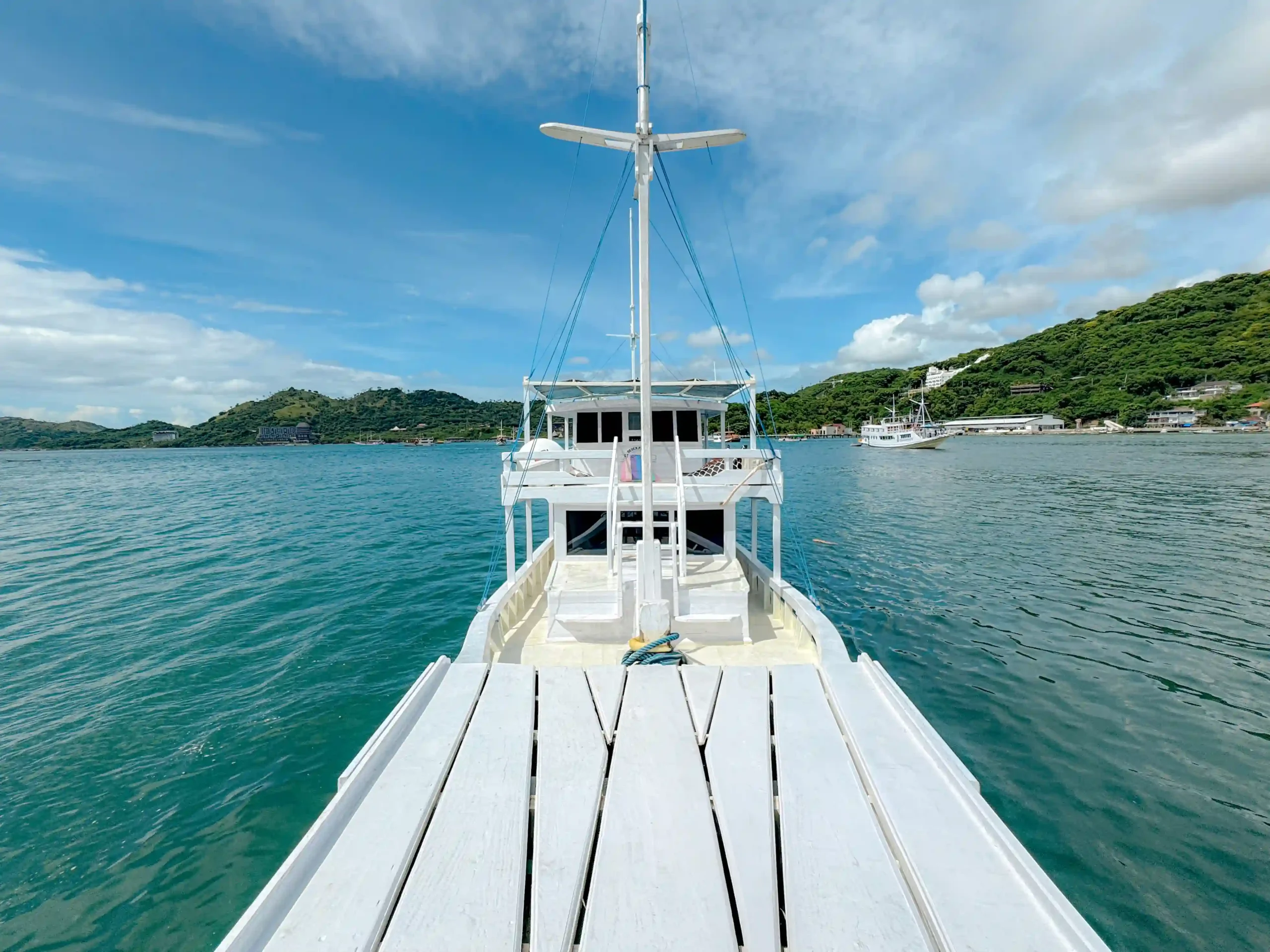 Sewa Kapal Phinisi Superior Labuan Bajo Deden Putra