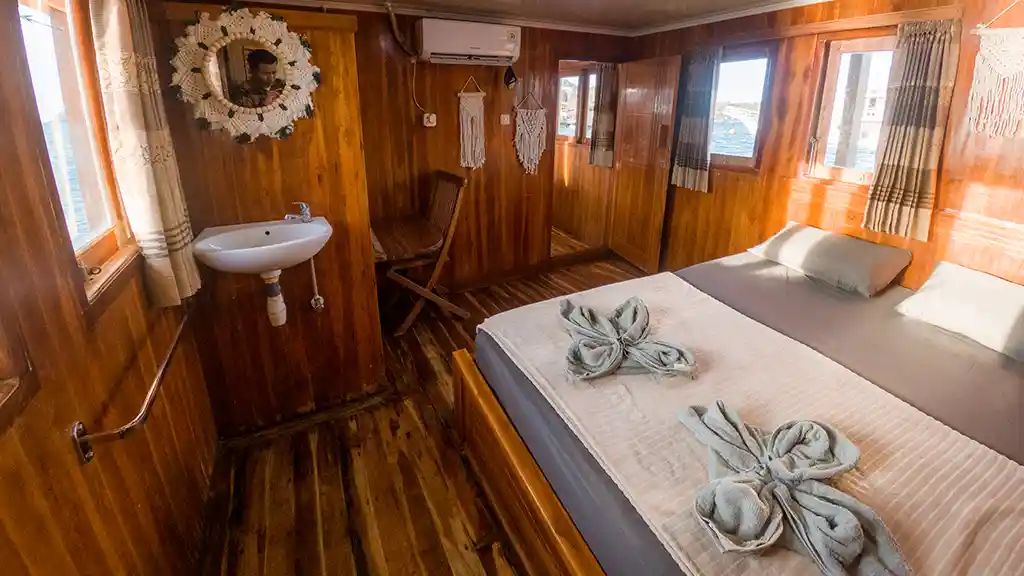 Master Cabin - Kapal Phinisi Superior II