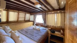 Cabin 2 - Kapal Phinisi Deluxe IV
