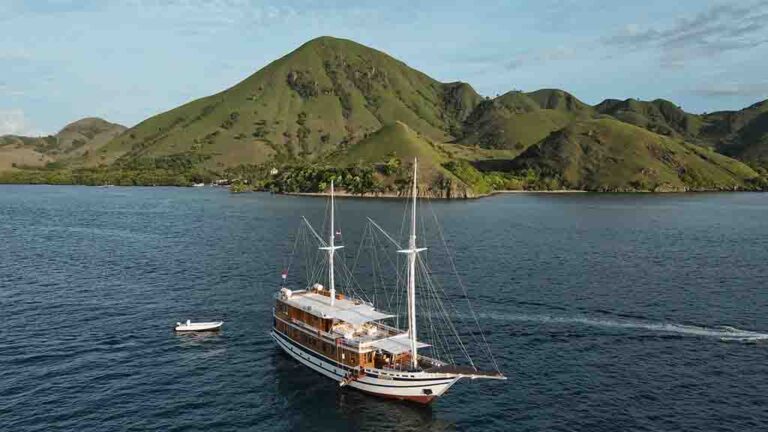 Phinisi Luxury Catnaze, Phinisi Luxury VII Paket Wisata Labuan Bajo