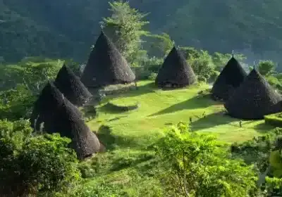 Panduan Lengkap Desa Wae Rebo: Destinasi Trekking Terbaik di Indonesia