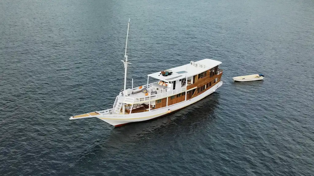 Open trip Labuan Bajo, phinisi nusantara karya